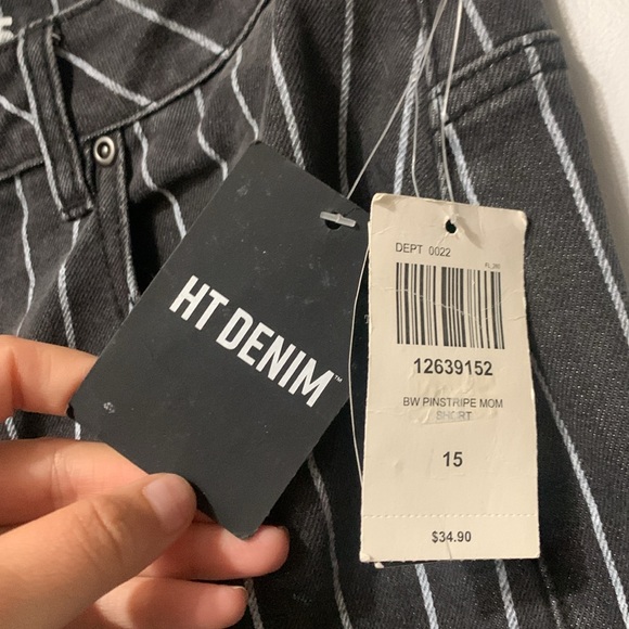 Hot Topic HT Denim Mom High Waist Black & White Vertical Sripe Shorts Size 15 - Picture 7 of 8